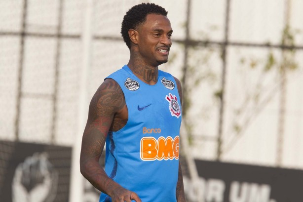 Renê Jr volta a treinar no Corinthians