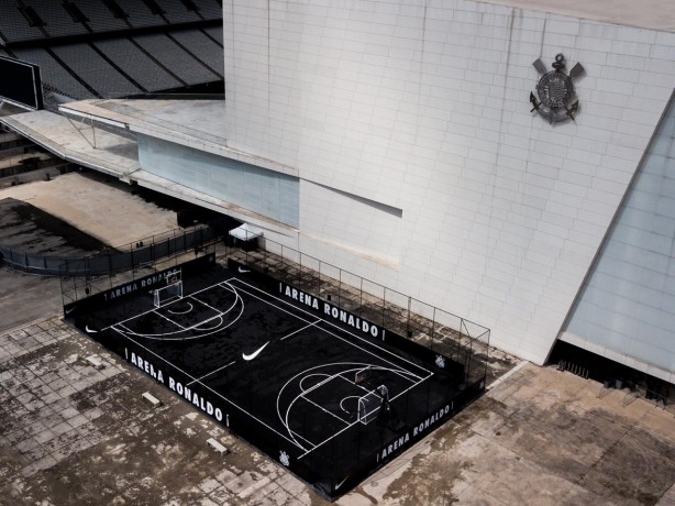 A Arena Ronaldo foi inaugurada nesta segunda, durante lançamento também da nova camisa
