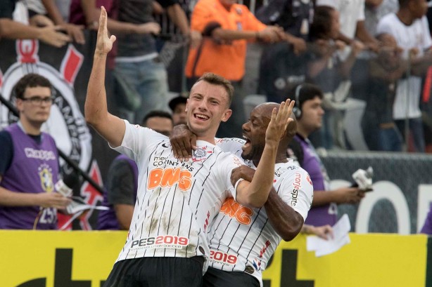 Carlos se tornou o 12 jogador a marcar um gol pelo Corinthians em 2019