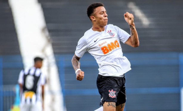 Rafael Bilu comemora gol e boa atuação do Corinthians