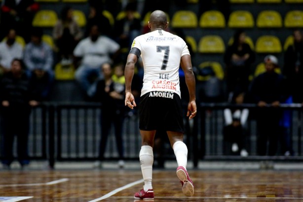 Nenê foi o nome do jogo deste sábado: fez três dos quatro gols do Corinthians