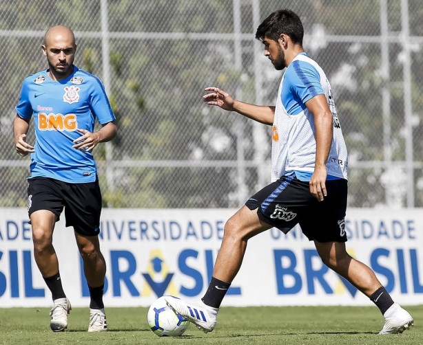 Rgis e Bruno Mndez ainda no estrearam pelo Corinthians