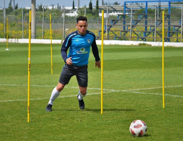 Atacante vive sua primeira temporada na Europa, defendendo as cores do Pafos FC, no Chipre