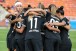 Corinthians vence clssico de cinco gols no Pacaembu; Santos teve 12 jogadoras em campo
