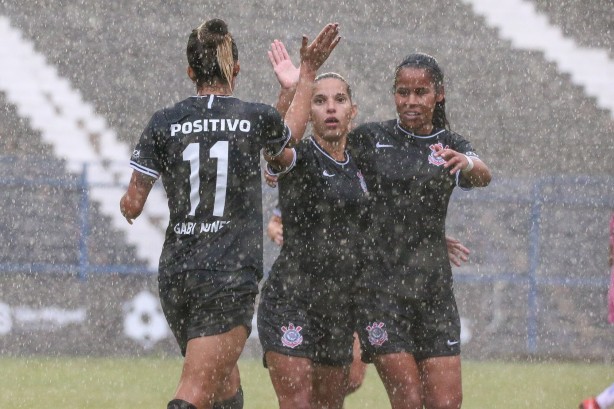 Vitria do Corinthians aconteceu mesmo com a forte chuva que caiu em So Paulo