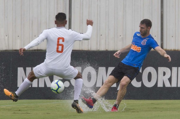 Corinthians j� disputou alguns jogos-treino no CT; na manh� desta segunda ser� a vez da equipe sub-23