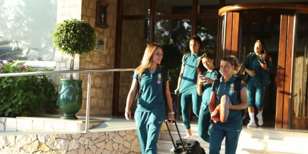 Meninas do Corinthians deixaram Portugal nesta quarta-feira junto com a delegação canarinha
