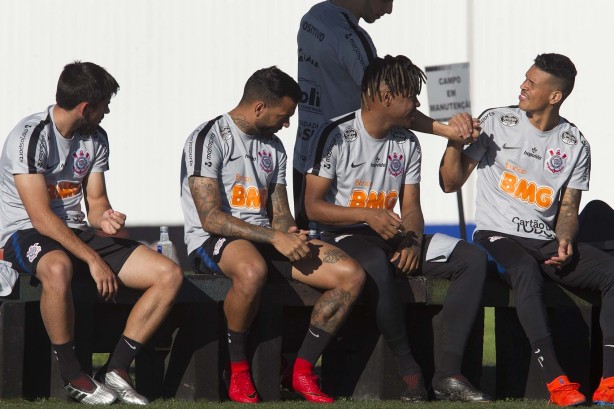 Jogadores durante ltimo treino antes do duelo com o Cruzeiro neste sbado