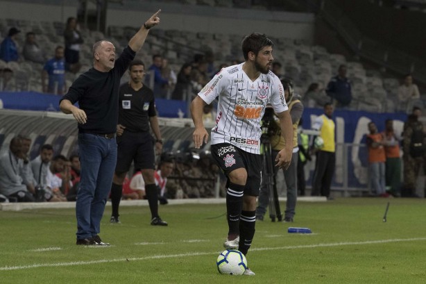 Bruno Mndez estreou pelo Corinthians improvisado na lateral direita