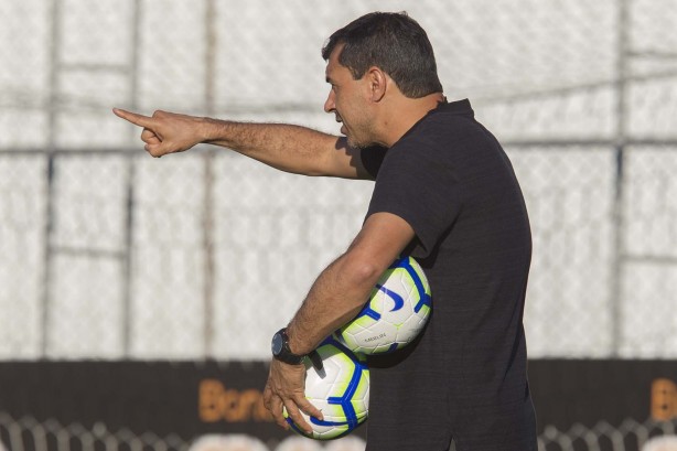 Carille e seus comandados folgaram neste domingo, aps empate sem gols com o Cruzeiro.