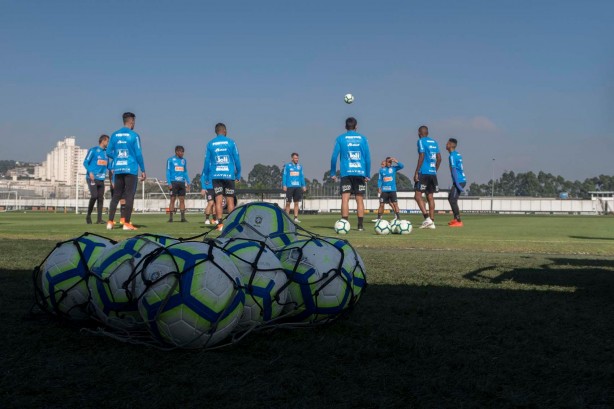 Corinthians realizou treino fechado para imprensa nesta segunda-feira