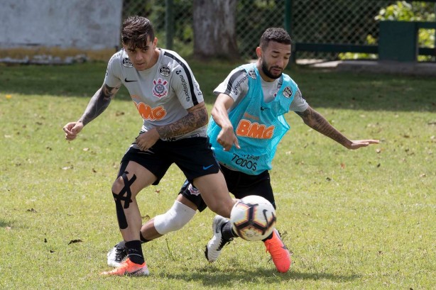 Fagner e Clayson, alm de Ramiro, so os jogadores do Corinthians mais advertidos com amarelo no primeiro semestre