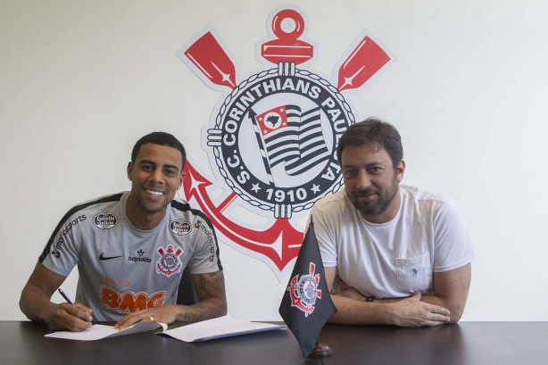 Gustagol renovou contrato com o Corinthians at o fim de 2022