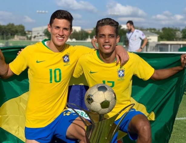 Pedrinho e Vital conquistaram o ttulo do Torneio de Toulon com a Seleo Brasileira