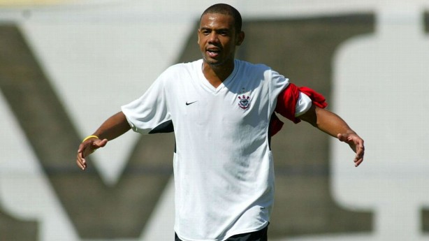 Gil atuou pelo Corinthians entre os anos 2000 e 2005