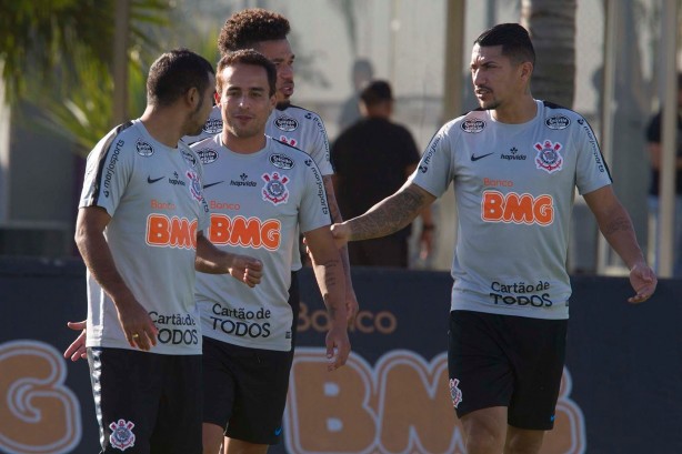 De volta aos treinamentos, o Corinthians enfrenta o Vila Nova no comeo de julho