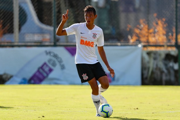 Lucas Belezi, de 16 anos,  novidade na lista de relacionados do Corinthians
