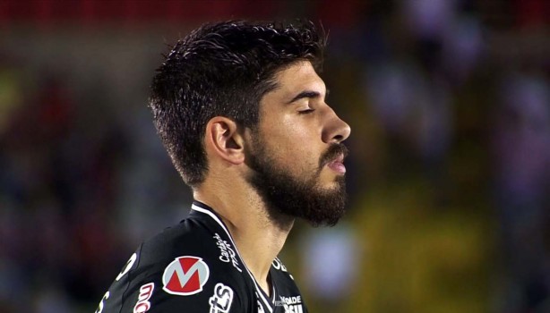 Mndez jogou pela terceira vez seguida no Corinthians (sempre como lateral-direito)