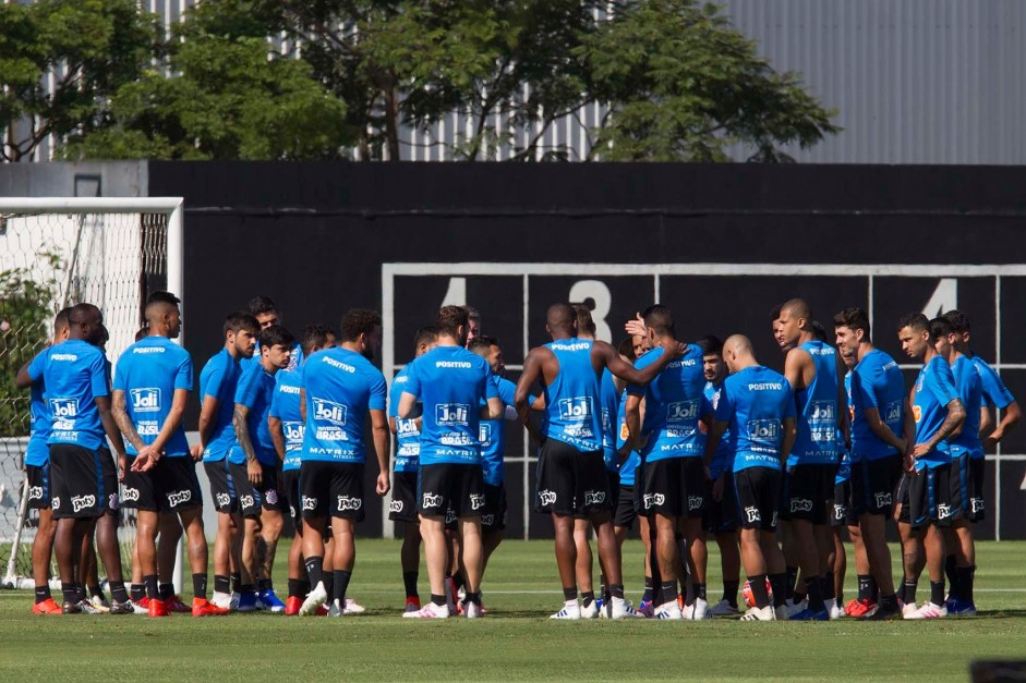 Corinthians tem 92 jogadores profissionais sob contrato