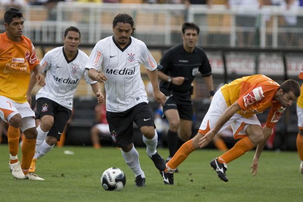 Corinthians e Vila Nova se enfrentaram em jogo oficial pelo Brasileiro 2008