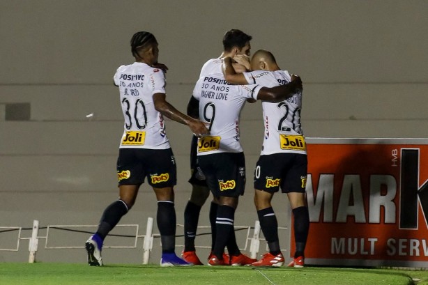 Corinthians venceu Vila Nova por 2 a 1