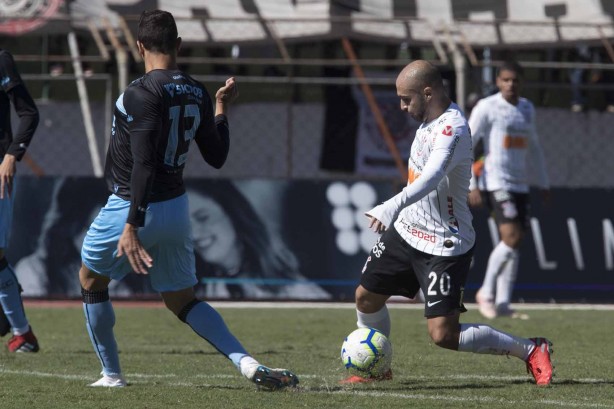 Rgis voltou a agradar a torcida e marcou seu segundo gol pelo Corinthians