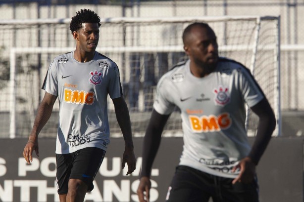 Gil realizou seu primeiro treino no CT Joaquim Grava neste retorno ao Corinthians