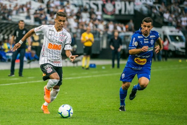 Corinthians sofreu para conseguir furar a retranca do CSA neste domingo