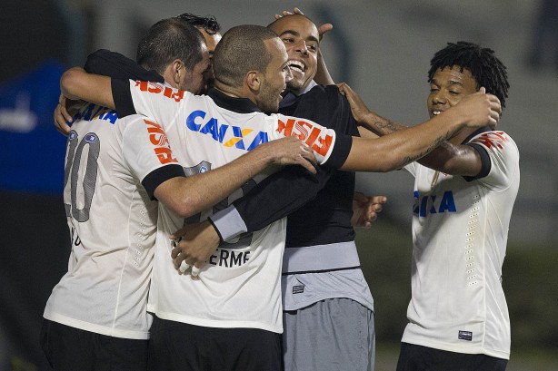 Com gols de Danilo e Romarinho, o Corinthians conquistou a Recopa h seis anos