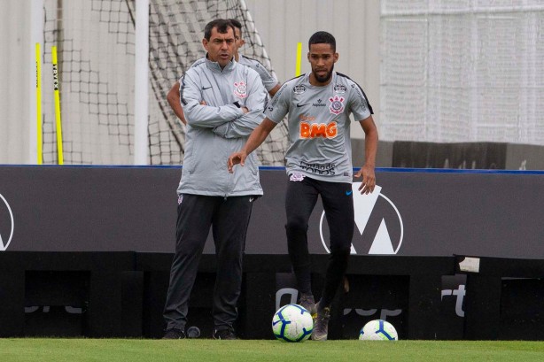 Para Sornoza, Everaldo deve dar certo com a camisa do Corinthians