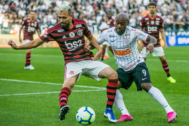 Corinthians e Flamengo ficaram no empate por 1 a 1 em Itaquera