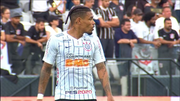 Jnior Urso foi bastante criticado pela Fiel aps atuao tmida contra o Flamengo