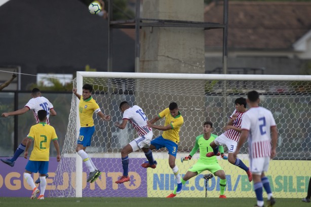 O corinthiano Donelli foi um dos titulares da Seleo Sub-17 na vitria sobre o Paraguai