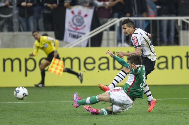 Petros anotou o segundo gol do primeiro Drbi da Arena; Guerrero fez o primeiro