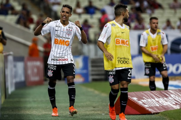 Pedrinho deu assistncia e marcou o gol da virada para o Corinthians, contra o Fortaleza, no Castelo