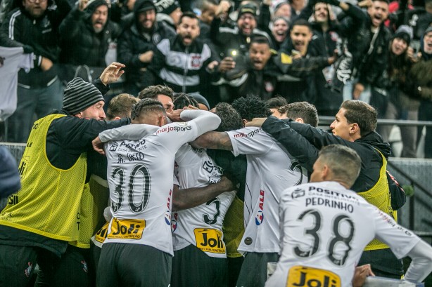 O Corinthians empatou com o Palmeiras neste domingo pelo placar de 1 a 1