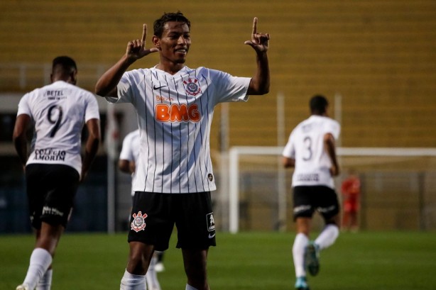 Ruan marcou terceiro gol do Corinthians no jogo