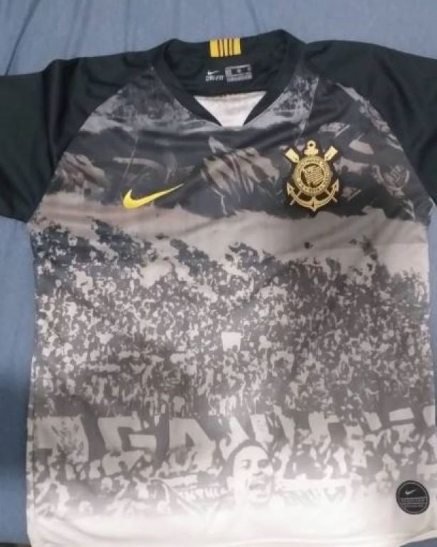 Possível nova camisa do Corinthians com menções às invasões da Fiel