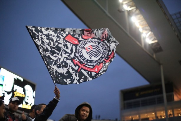 Bandeiras serão comercializadas em determinados setores da Arena Corinthians
