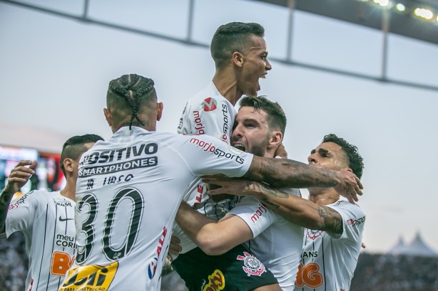 Corinthians venceu o Botafogo com boa atuao em Itaquera