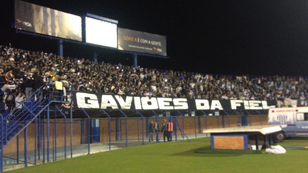 Torcida do Corinthians costuma esgotar ingressos em jogos em Florianpolis