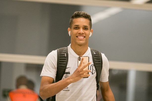 Pedrinho durante chegada da equipe na Arena Corinthians, na ltima quinta-feira