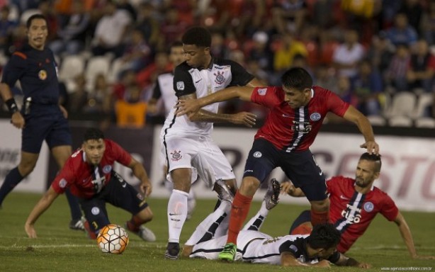 Corinthians perdeu do Cerro Porte�o em 2016 com arbitragem caseira de Diego Haro