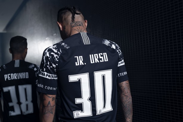 Corinthians on X: Olha o Fagner usando a nova camisa de pré-jogo do Timão!  😎 Quer saber como garantir a sua? Encontre uma loja Poderoso Timão mais  próxima a você! ⚽️ 👉🏽