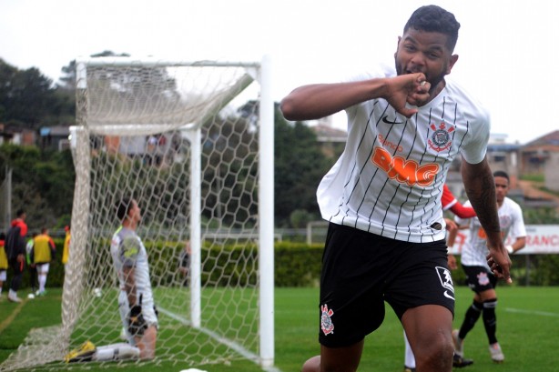 Nathan marcou o gol da vitria do Corinthians nessa quarta-feira