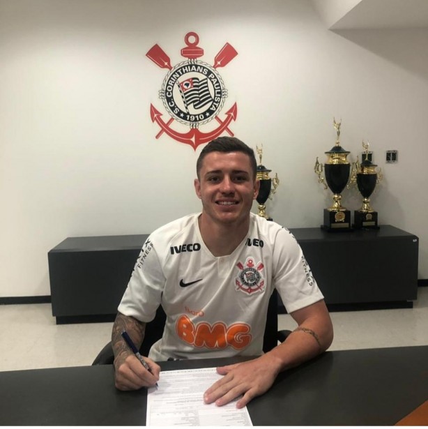 Atacante Pablo assinou com o Corinthians nesta quarta-feira