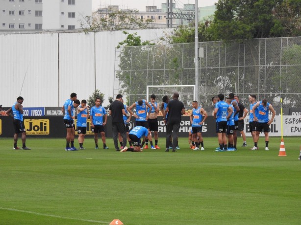 Corinthians se reapresentou ao CT Joaquim Grava na tarde desta quinta-feira