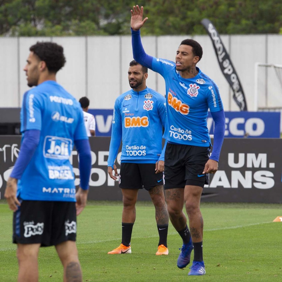 O Corinthians treinou na manh deste sbado e anunciou os relacionados para duelo com o Vasco
