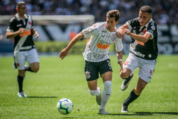 O Corinthians venceu o Vasco neste domingo e voltou a fazer parte do G4 do Brasileirão
