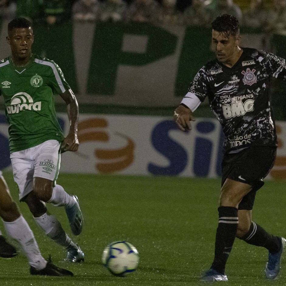 Gol de Danilo Avelar rendeu trs pontos importantes para o Corinthians